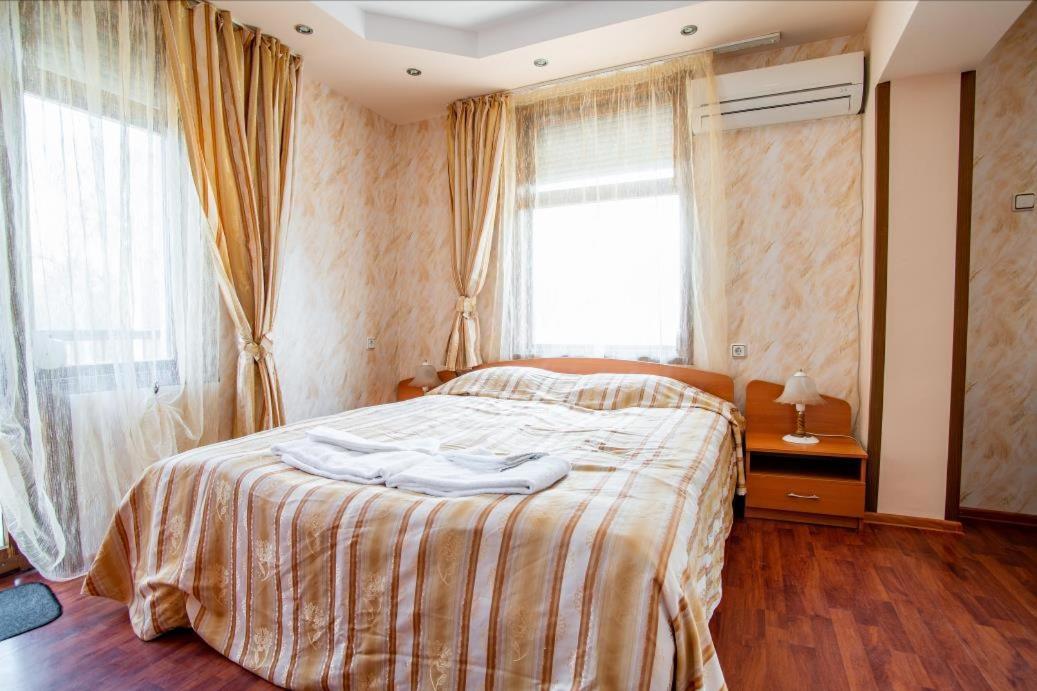 Раѝ Hotel Hisarya Exterior foto